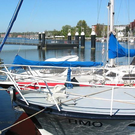Hotel Am Segelhafen Кил Екстериор снимка