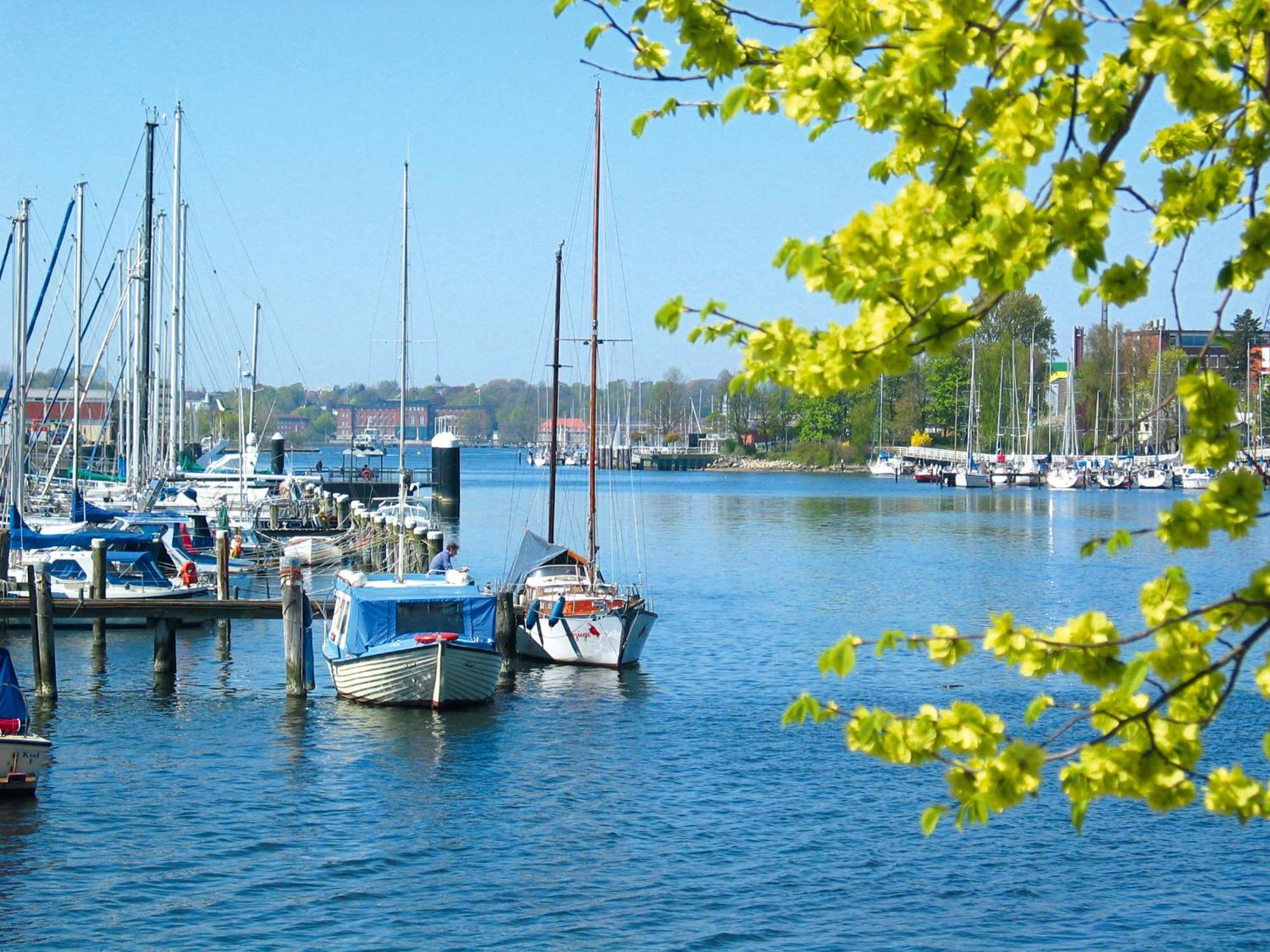 Hotel Am Segelhafen Кил Екстериор снимка